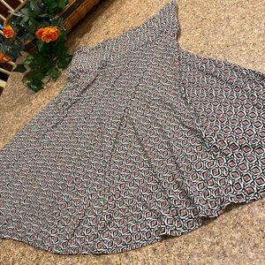 Max Studio Skirt Size Small Colors include Black and White